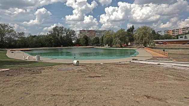 Výstavba bazénu pro biotop v Lhotce