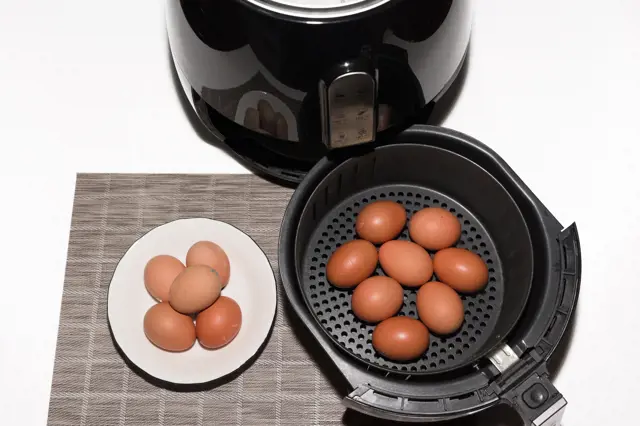 Vejce připravovaná v horkovzdušné fritéze
