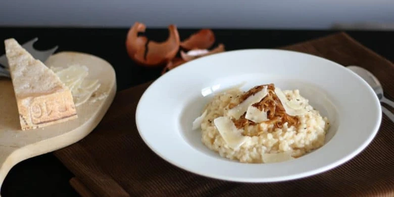 Italské rizoto s parmezánem a kousky vepřového masa