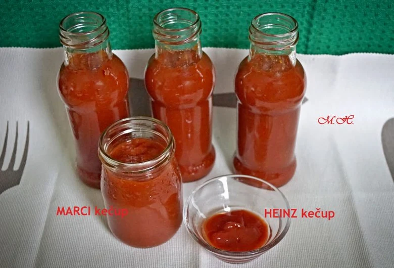 Domácí a obchodní kečup na porovnání