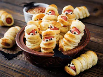 Halloweenové mrtvé měsíce z hot dogů pro děti