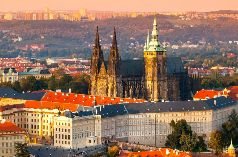 Zámek v Praze, největší hrad na světě
